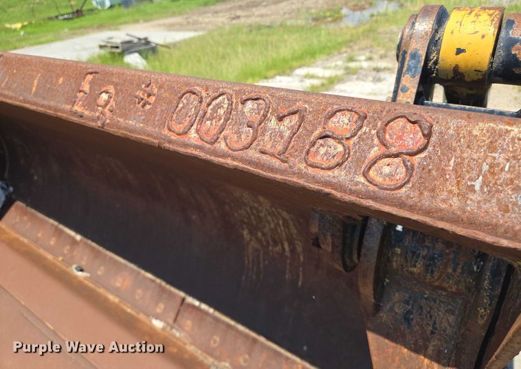 image for item EN8466 Caterpillar Four-in-one bucket