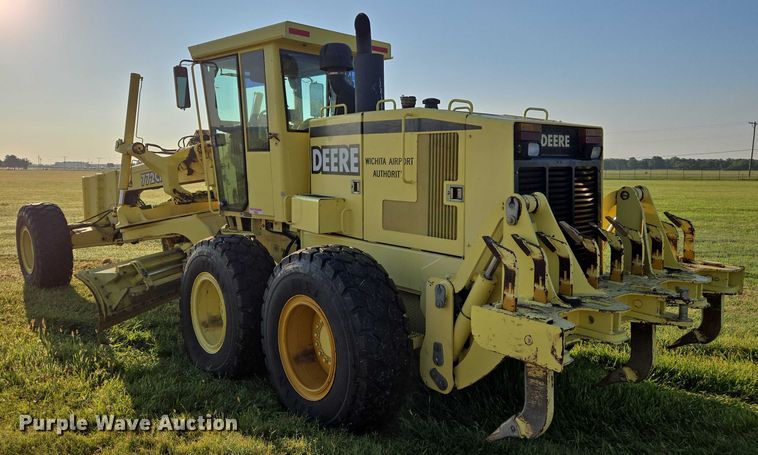 image for item EN8473 2000 John Deere 772CH motor grader