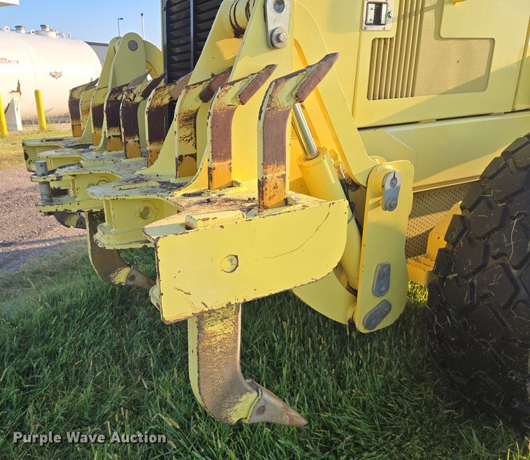 image for item EN8473 2000 John Deere 772CH motor grader