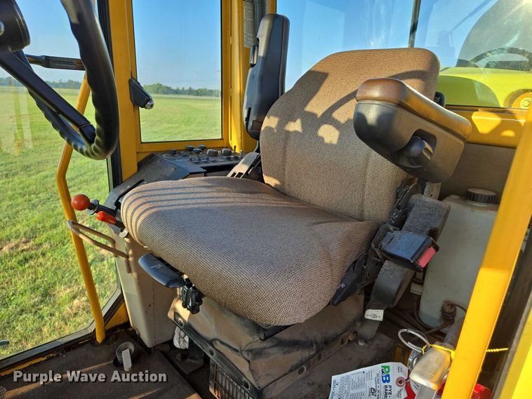 image for item EN8473 2000 John Deere 772CH motor grader