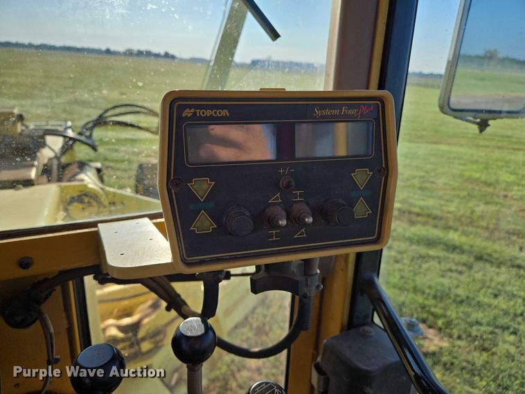 image for item EN8473 2000 John Deere 772CH motor grader