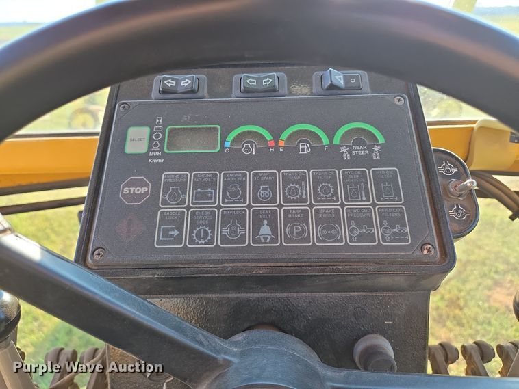 image for item EN8473 2000 John Deere 772CH motor grader