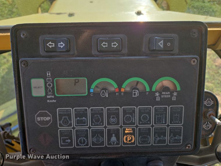 image for item EN8473 2000 John Deere 772CH motor grader