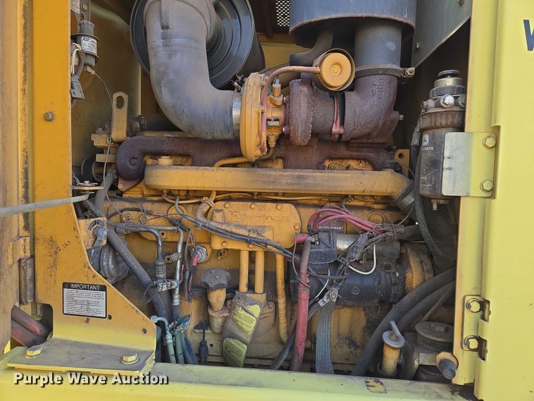 image for item EN8473 2000 John Deere 772CH motor grader