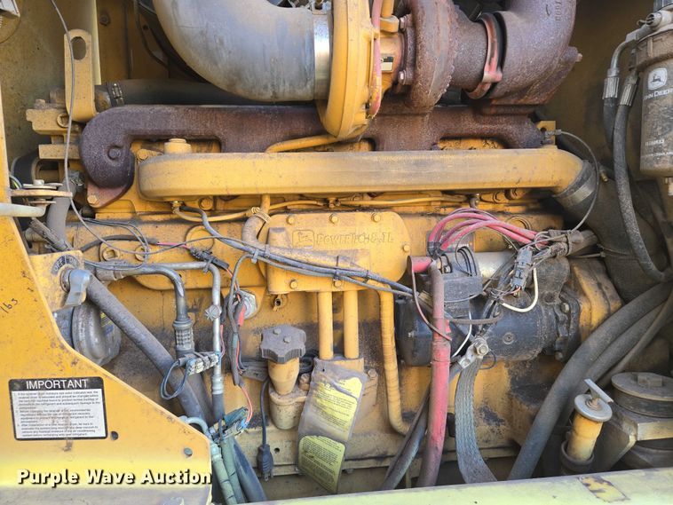 image for item EN8473 2000 John Deere 772CH motor grader