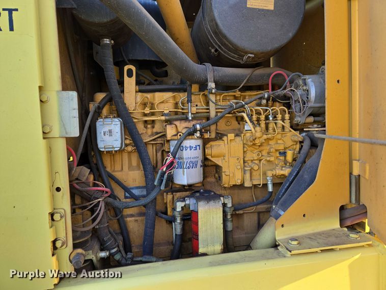 image for item EN8473 2000 John Deere 772CH motor grader