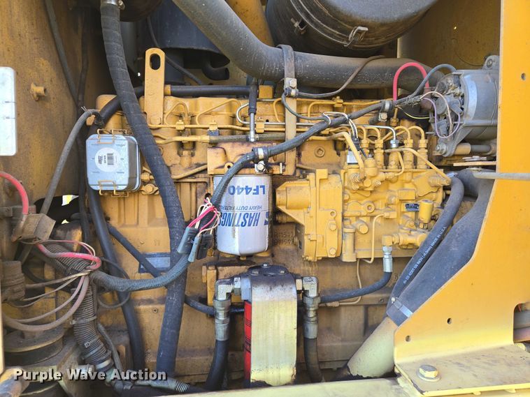 image for item EN8473 2000 John Deere 772CH motor grader