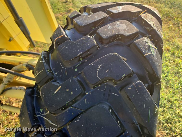 image for item EN8473 2000 John Deere 772CH motor grader