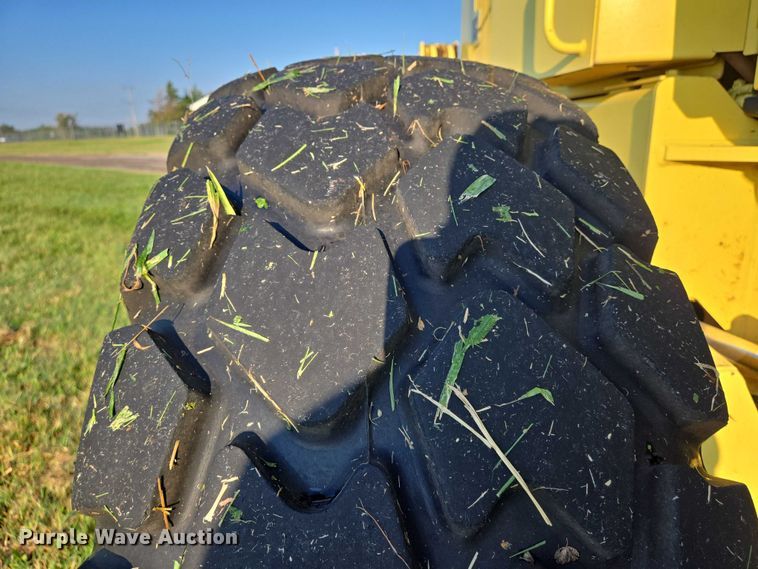 image for item EN8473 2000 John Deere 772CH motor grader