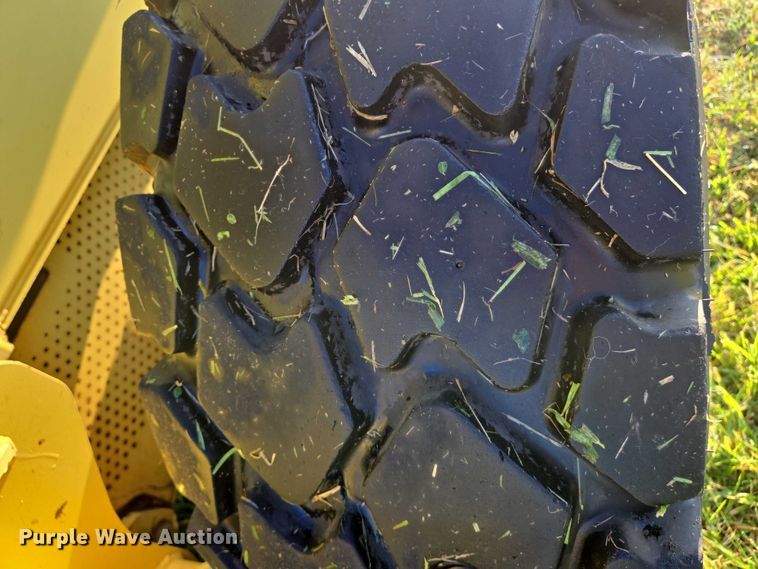 image for item EN8473 2000 John Deere 772CH motor grader