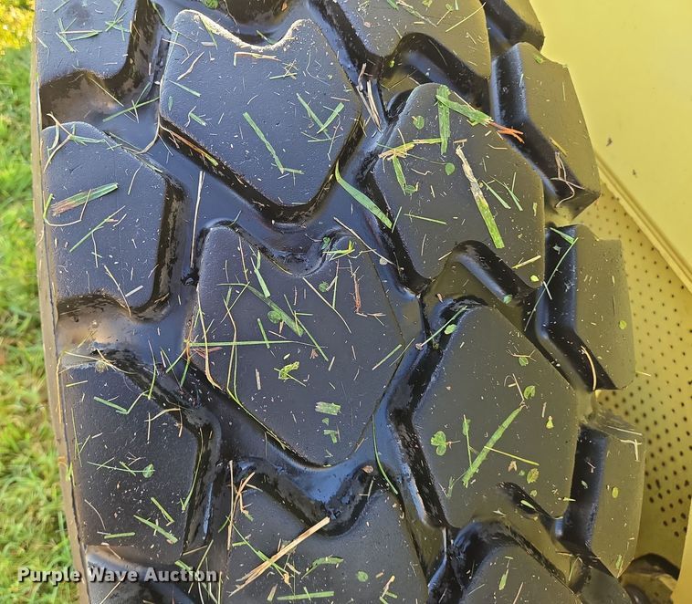 image for item EN8473 2000 John Deere 772CH motor grader