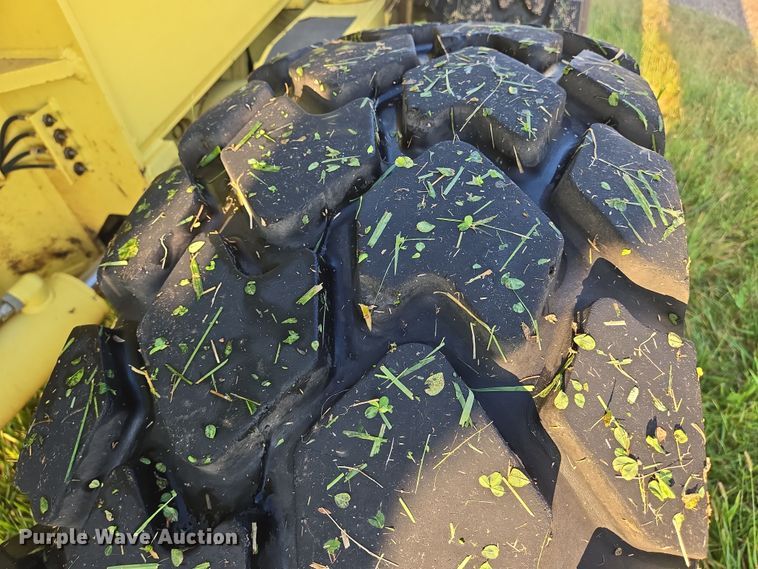 image for item EN8473 2000 John Deere 772CH motor grader