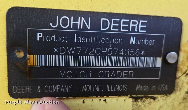 image for item EN8473 2000 John Deere 772CH motor grader