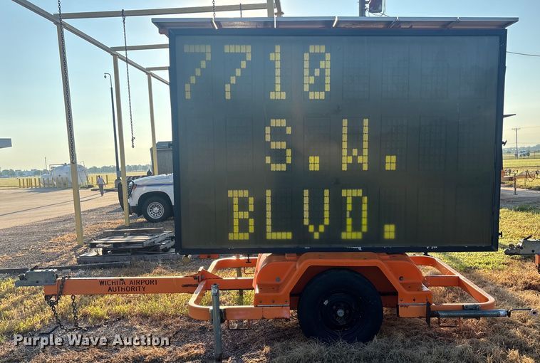 image for item EN8475 2003 Addco  message board trailer