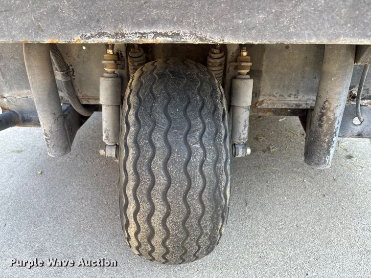 image for item EN8477 1987 Cushman Turf Truckster utility vehicle