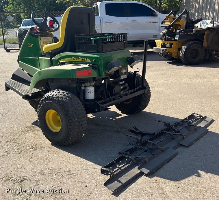 image for item EN8478 2018 John Deere 1200H bunker rake