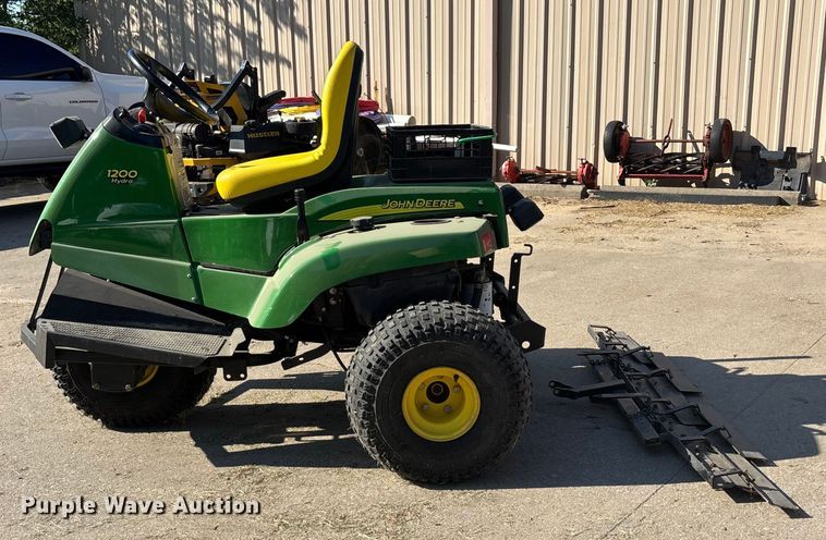 image for item EN8478 2018 John Deere 1200H bunker rake