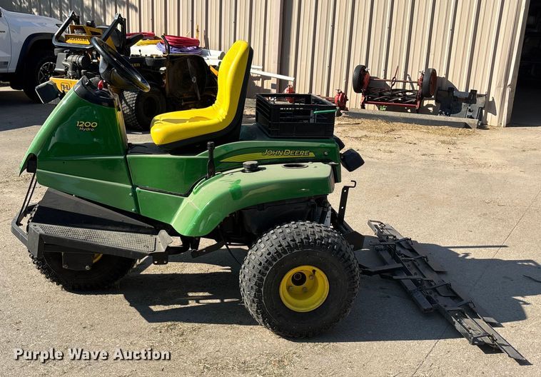 image for item EN8478 2018 John Deere 1200H bunker rake