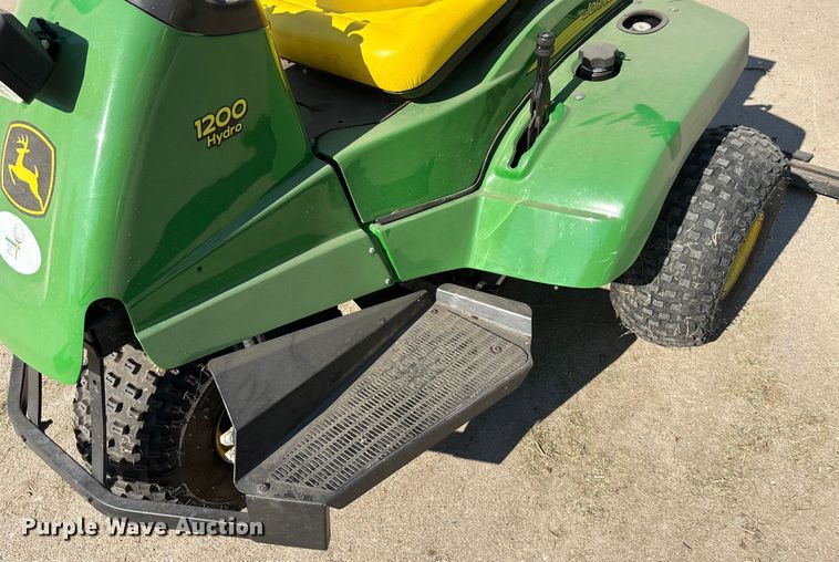 image for item EN8478 2018 John Deere 1200H bunker rake