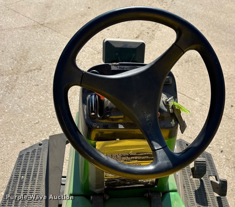 image for item EN8478 2018 John Deere 1200H bunker rake