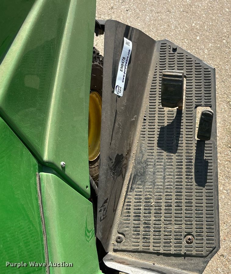 image for item EN8478 2018 John Deere 1200H bunker rake