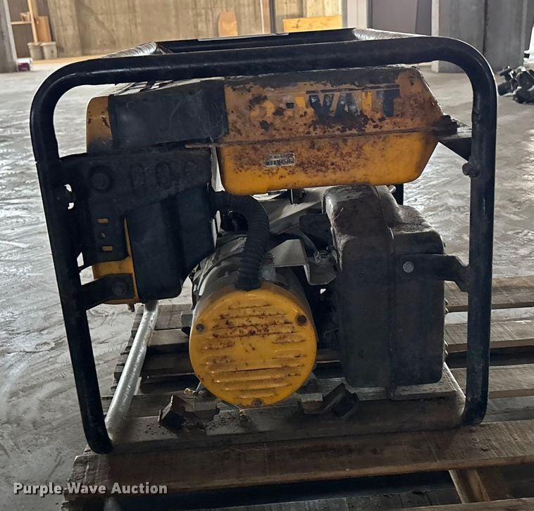 image for item EN8499 DeWalt DG2900 generator