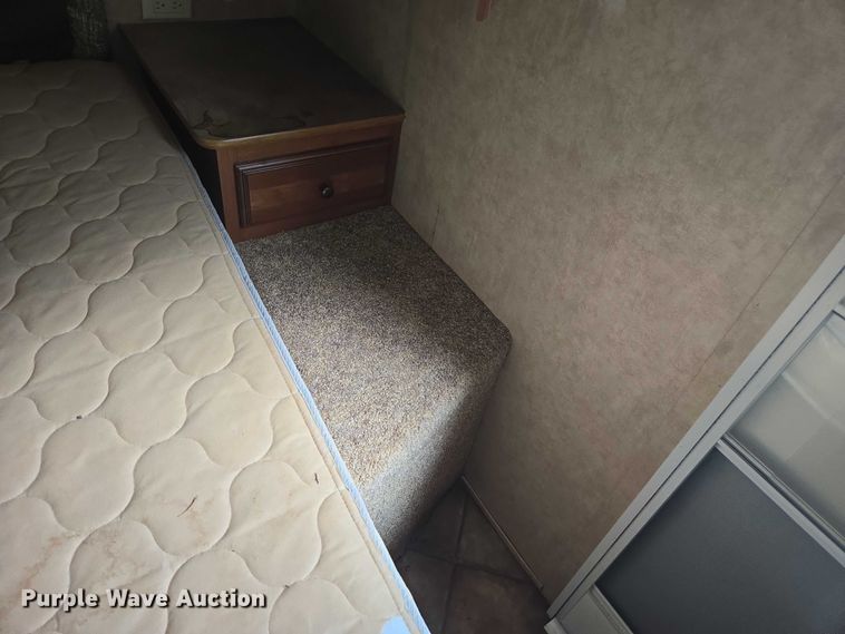 image for item DE2208 2012 Dutchmen 265RL camper