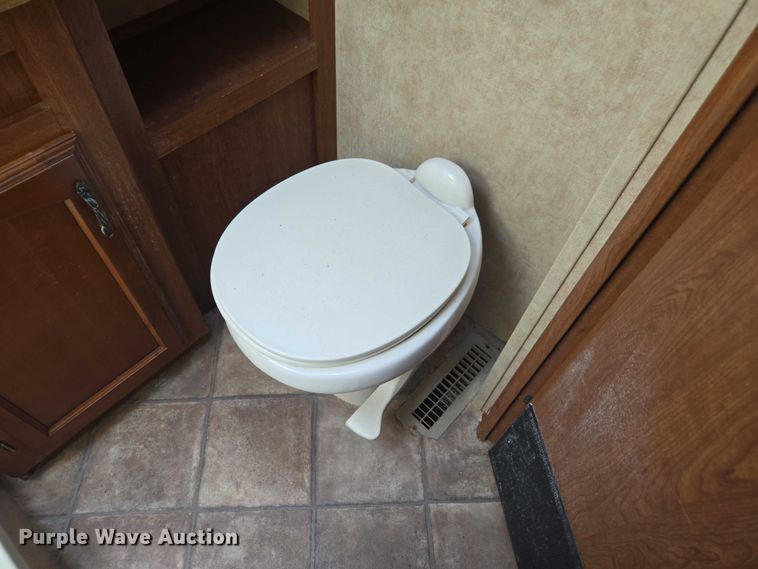 image for item DE2208 2012 Dutchmen 265RL camper