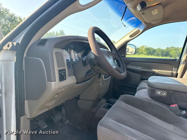 image for item DJ7765 2002 Dodge Ram 1500 Quad Cab pickup truck