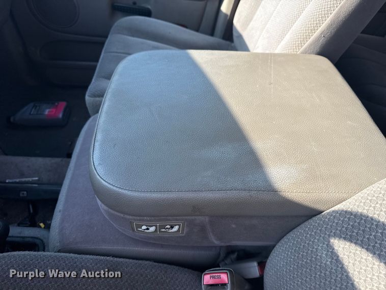 image for item DJ7765 2002 Dodge Ram 1500 Quad Cab pickup truck