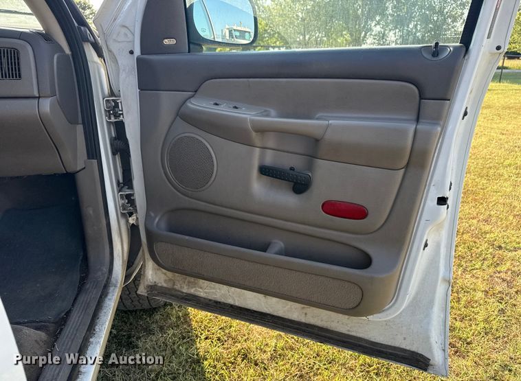 image for item DJ7765 2002 Dodge Ram 1500 Quad Cab pickup truck