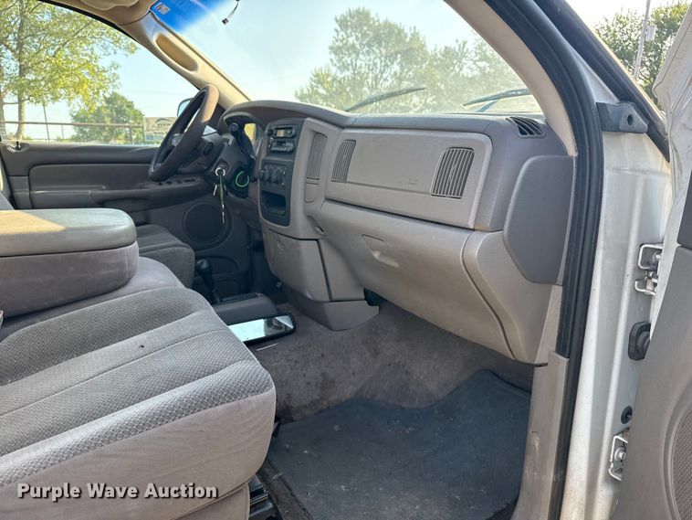 image for item DJ7765 2002 Dodge Ram 1500 Quad Cab pickup truck