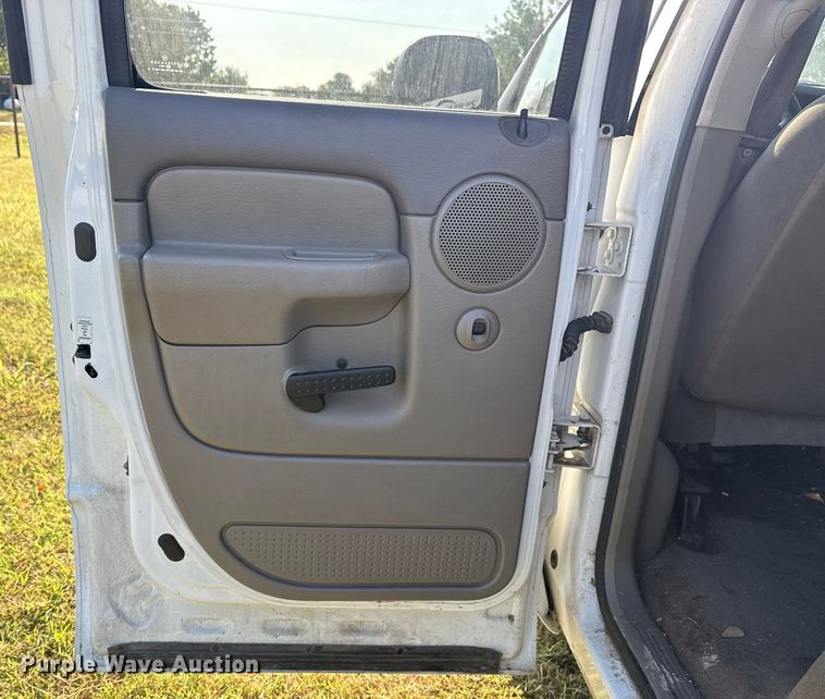 image for item DJ7765 2002 Dodge Ram 1500 Quad Cab pickup truck