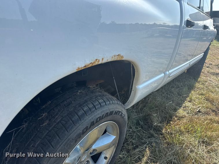 image for item DJ7768 2004 Dodge Ram 1500 Quad Cab pickup truck