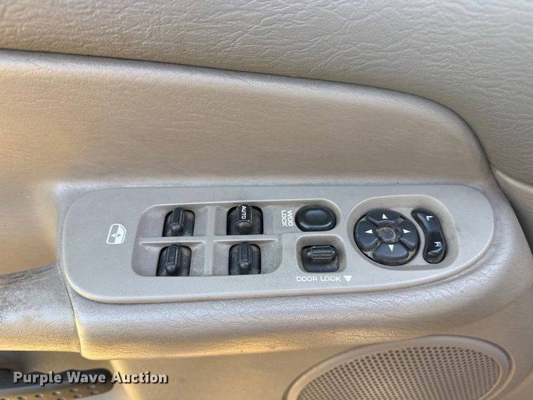 image for item DJ7768 2004 Dodge Ram 1500 Quad Cab pickup truck