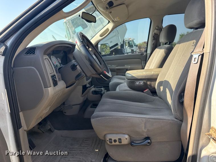 image for item DJ7768 2004 Dodge Ram 1500 Quad Cab pickup truck