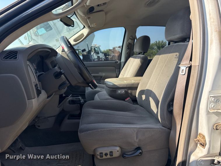 image for item DJ7768 2004 Dodge Ram 1500 Quad Cab pickup truck