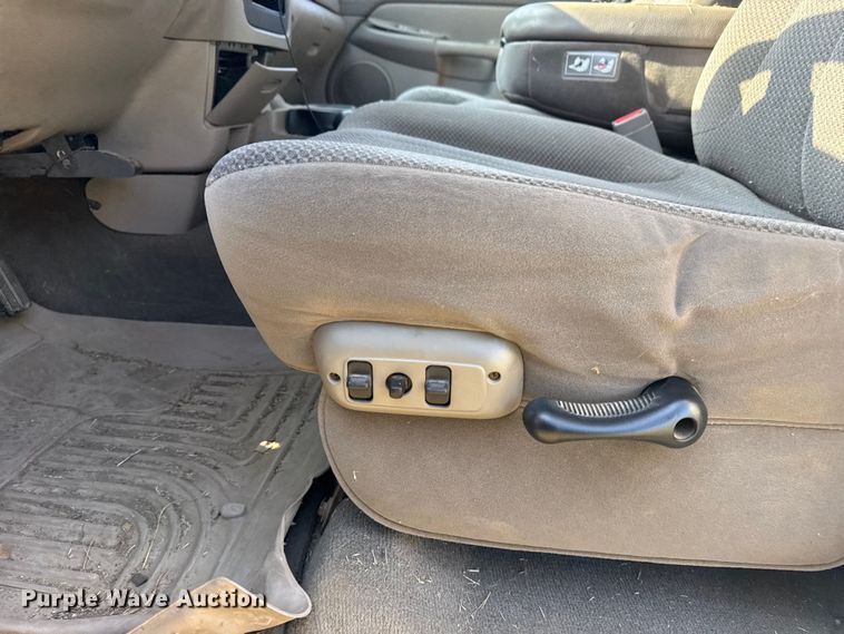 image for item DJ7768 2004 Dodge Ram 1500 Quad Cab pickup truck