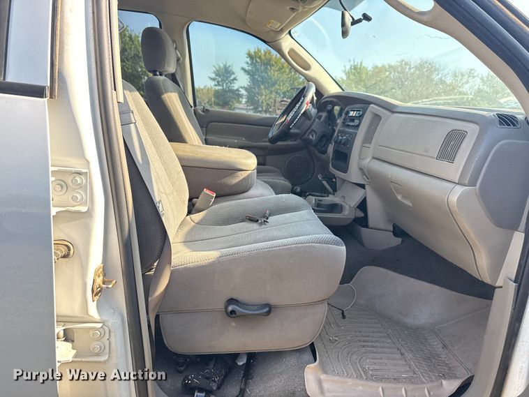 image for item DJ7768 2004 Dodge Ram 1500 Quad Cab pickup truck