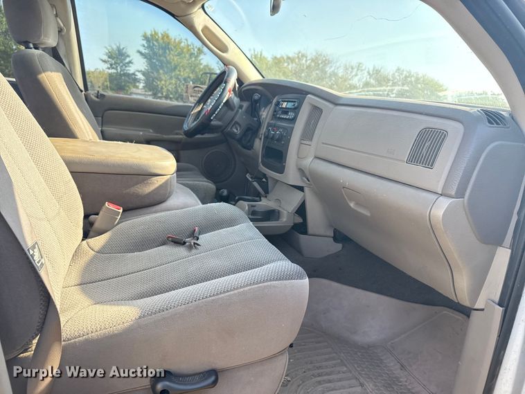 image for item DJ7768 2004 Dodge Ram 1500 Quad Cab pickup truck