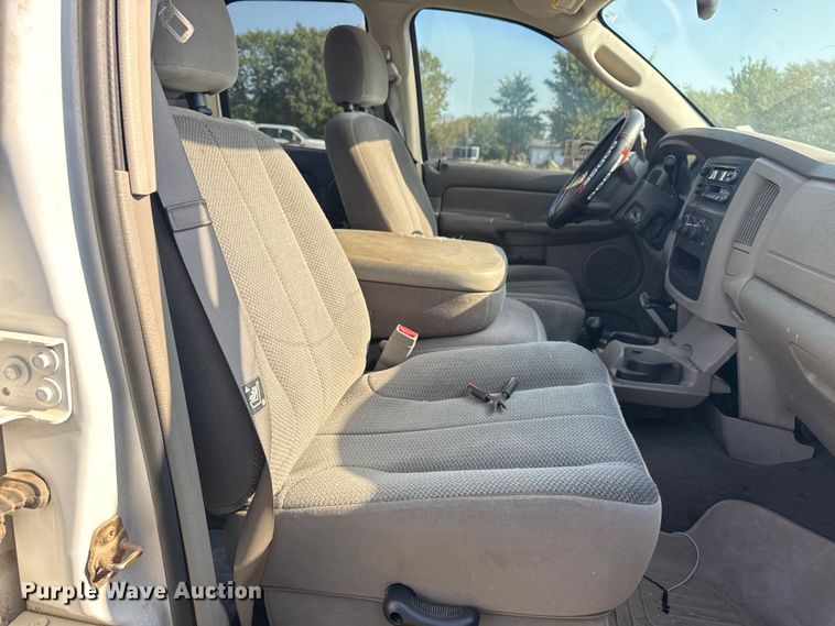 image for item DJ7768 2004 Dodge Ram 1500 Quad Cab pickup truck