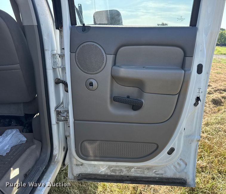 image for item DJ7768 2004 Dodge Ram 1500 Quad Cab pickup truck