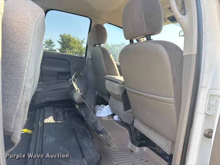 image for item DJ7768 2004 Dodge Ram 1500 Quad Cab pickup truck