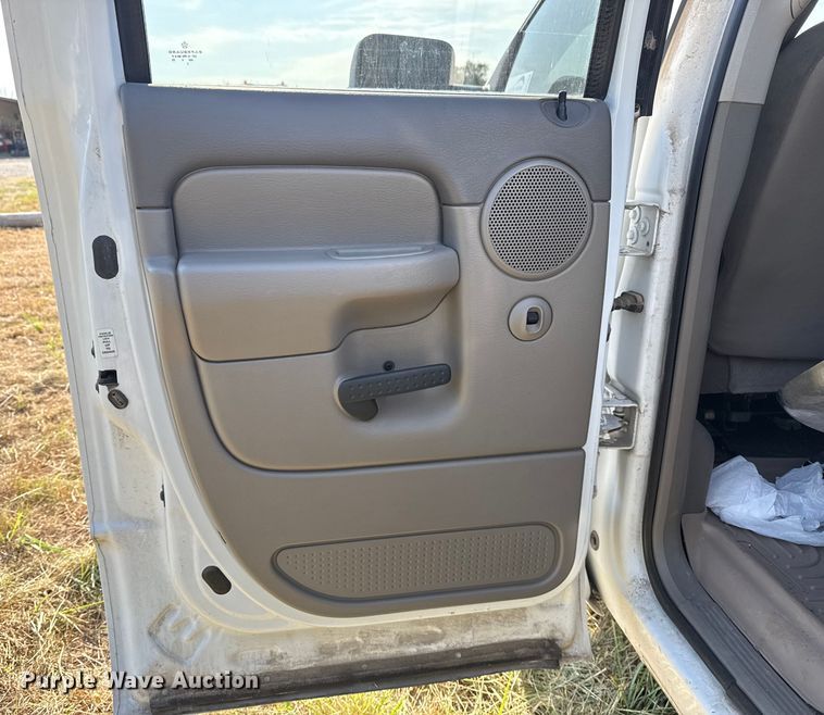 image for item DJ7768 2004 Dodge Ram 1500 Quad Cab pickup truck