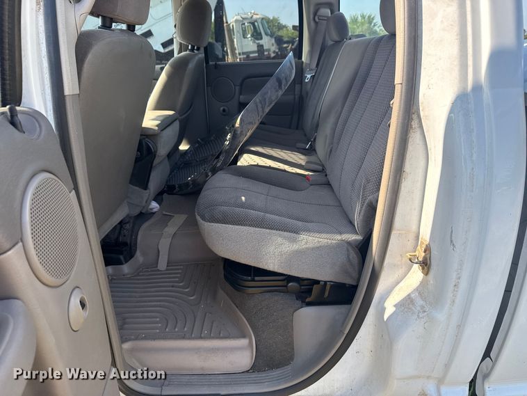 image for item DJ7768 2004 Dodge Ram 1500 Quad Cab pickup truck