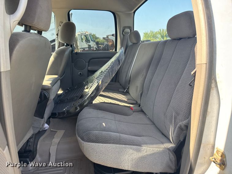 image for item DJ7768 2004 Dodge Ram 1500 Quad Cab pickup truck