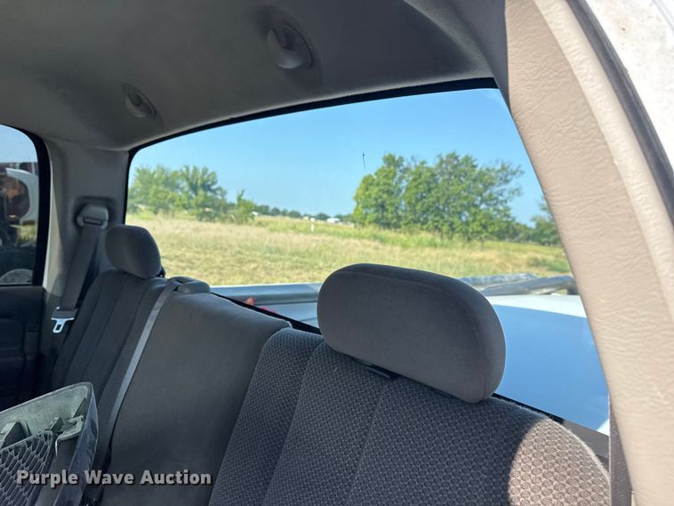 image for item DJ7768 2004 Dodge Ram 1500 Quad Cab pickup truck