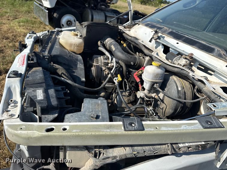 image for item DJ7768 2004 Dodge Ram 1500 Quad Cab pickup truck