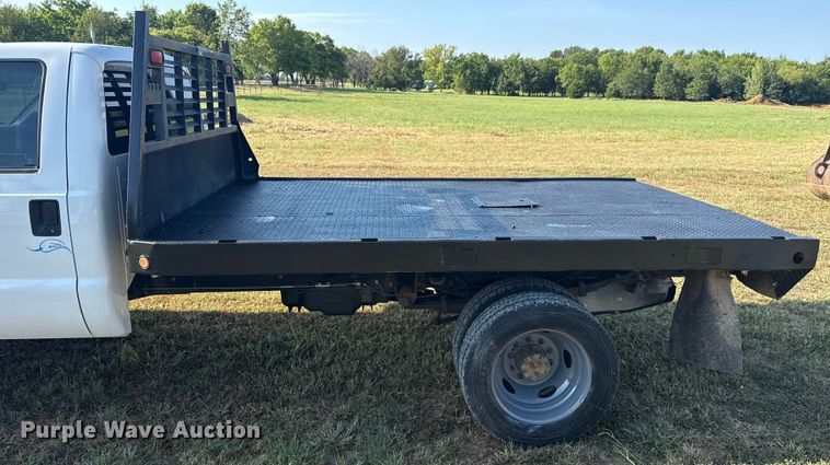 image for item DJ7769 2012 Ford F550 flatbed truck