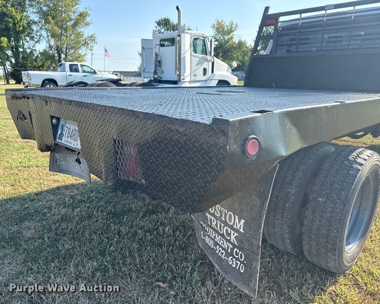 image for item DJ7769 2012 Ford F550 flatbed truck